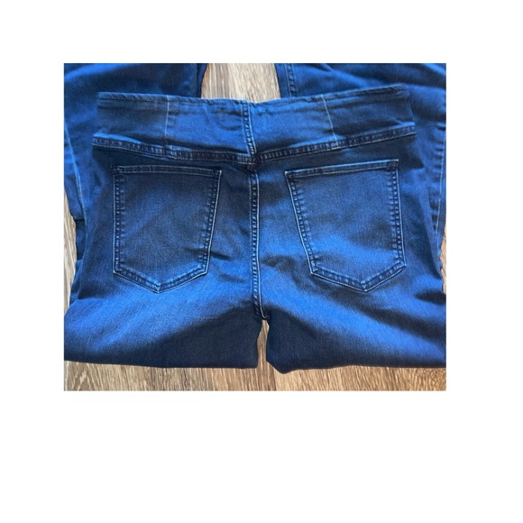 SALE🎈NWOT WE THE FREE FAMOUS PENNY FLARE JEAN! PULL ON! BEAUTIFUL AND FLATTERING - Picture 5 of 7